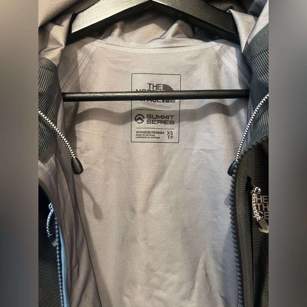 The North Face Women's Summit L5 Fuseform Gore-Tex C-Knit Jacket - Picture 5 of 7